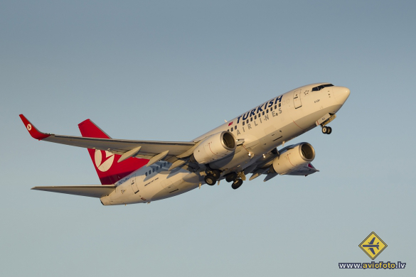 Boeing 737-752