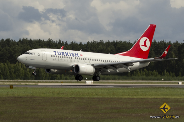 Boeing 737-752