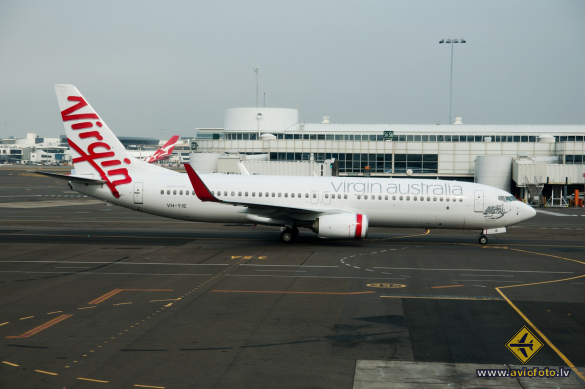 Boeing 737-8FE