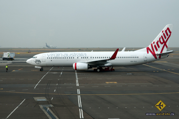 Boeing 737-8FE