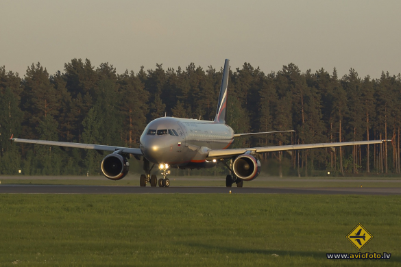 Airbus A320-214