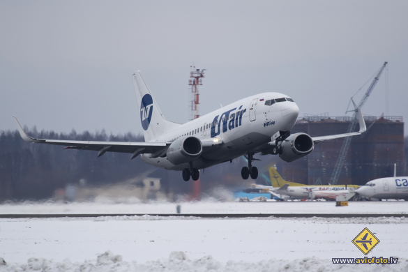 Boeing 737-524