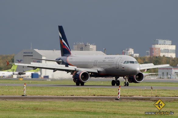 Airbus A320-214