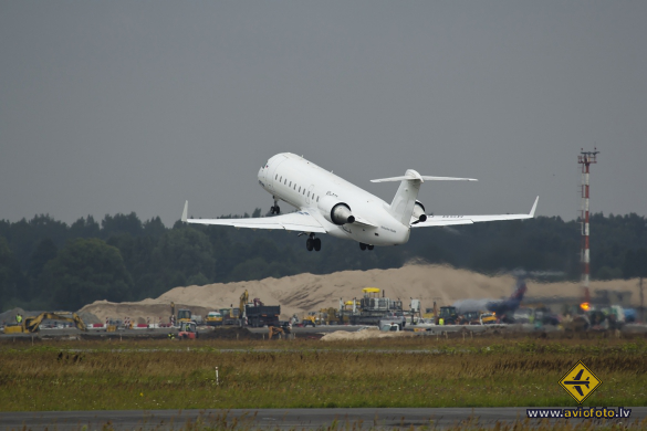Bombardier CRJ-200LR (CL-600-2B19)