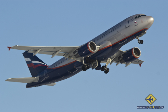 Airbus A320-214