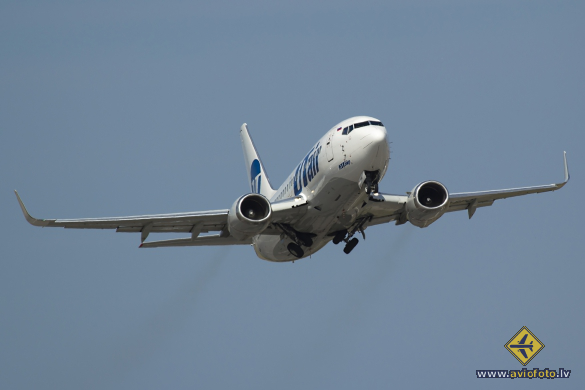 Boeing 737-524