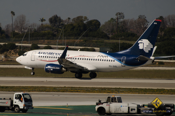 Boeing 737-752
