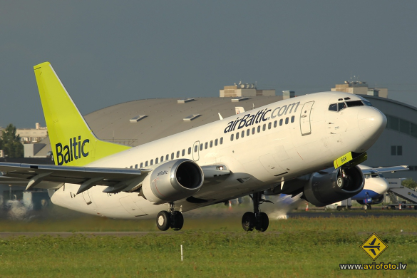 Boeing 737-31S