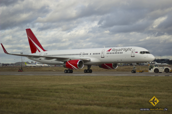 Boeing 757-256