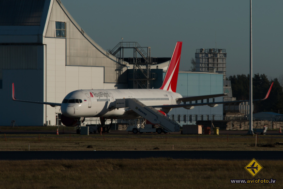 Boeing 757-256