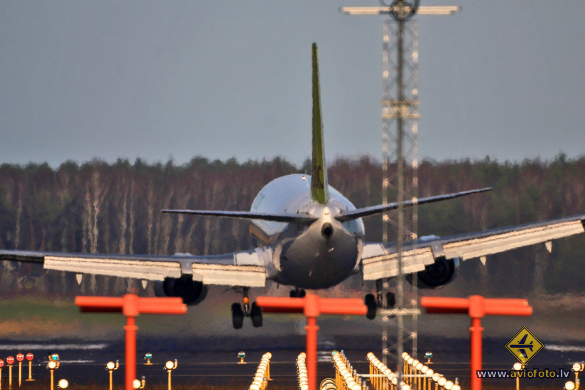 Boeing 737-36Q