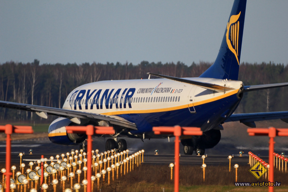 Boeing 737-8AS