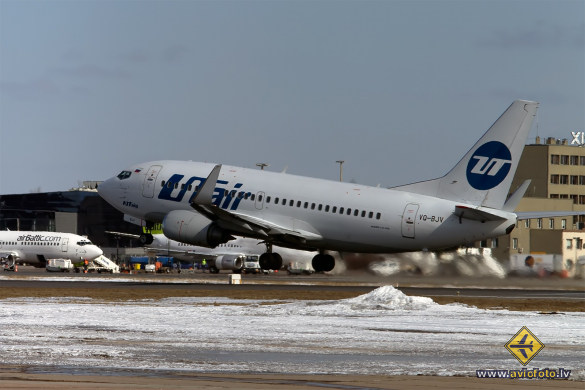 Boeing 737-524