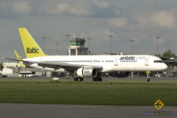 Boeing 757-256