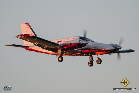 Piper PA-34-220T Seneca V