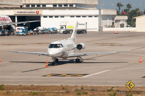 Raytheon Hawker 800XP