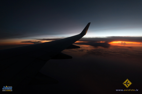 Boeing 737-823