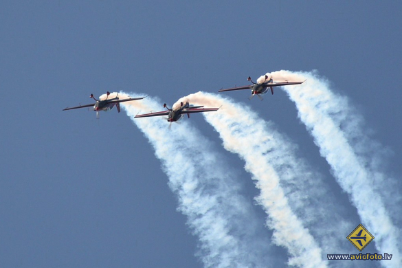 Extra EA-300L