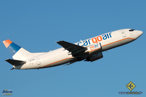 Boeing 737-3Y5(SF)