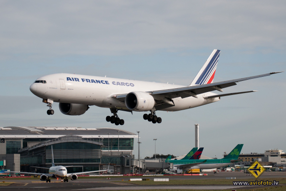 Boeing 777-F28