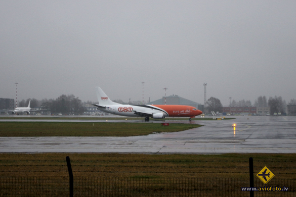Boeing 737-408(SF)
