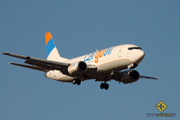 Boeing 737-35B(SF)