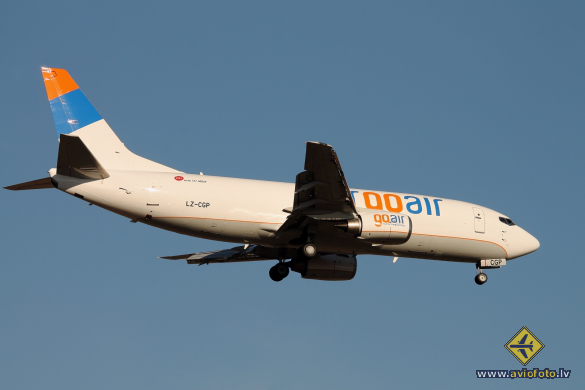 Boeing 737-35B(SF)
