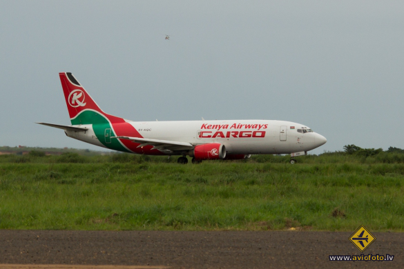 Boeing 737-3U8(SF)