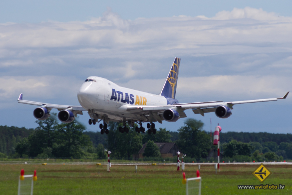 Boeing 747-47UF/SCD