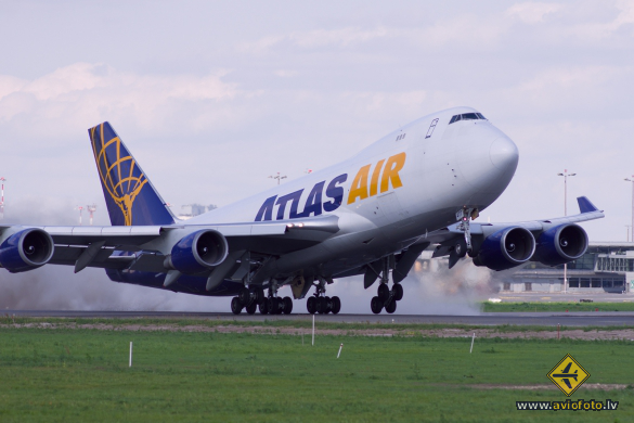 Boeing 747-47UF/SCD
