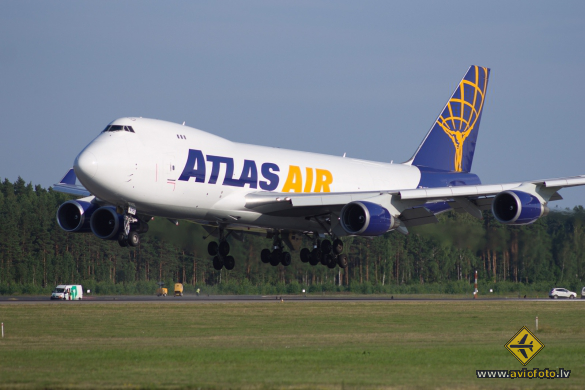 Boeing 747-47UF/SCD