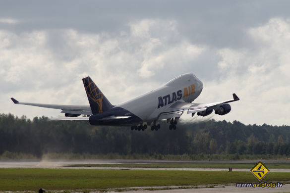Boeing 747-47UF/SCD