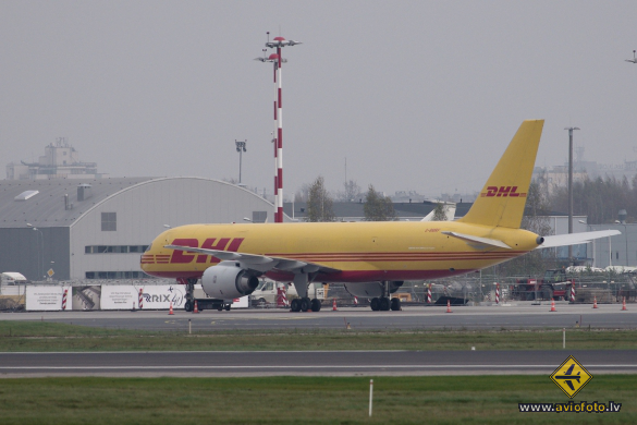 Boeing 757-236(SF)
