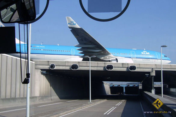 Airbus A330-203