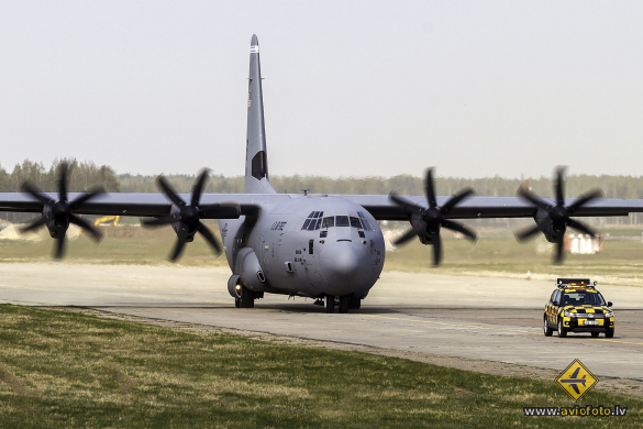 Lockheed Martin C-130J-30 Hercules (L-382)