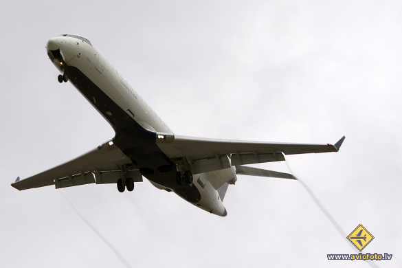 Bombardier CRJ-701ER (CL-600-2C10)