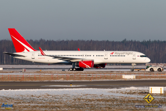 Boeing 757-256