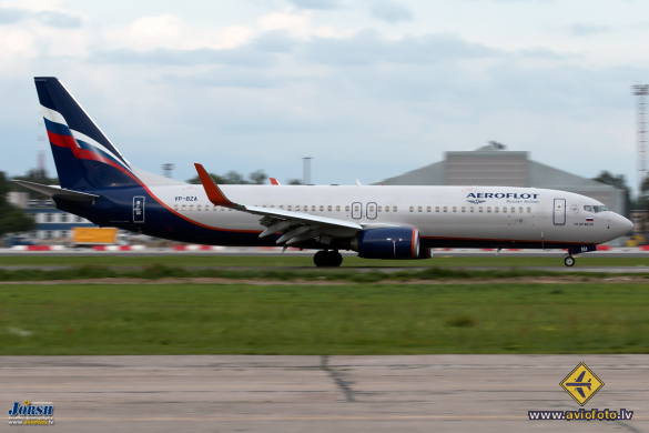 Boeing 737-8LJ
