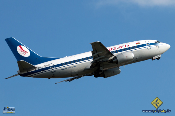 Boeing 737-524