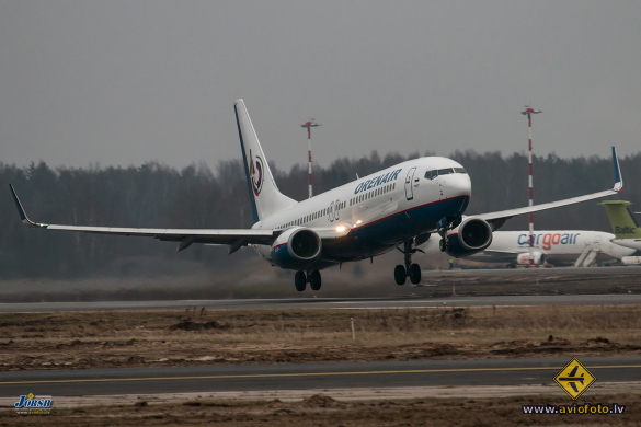 Boeing 737-86J