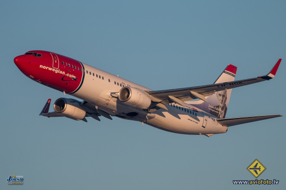 Boeing 737-8JP
