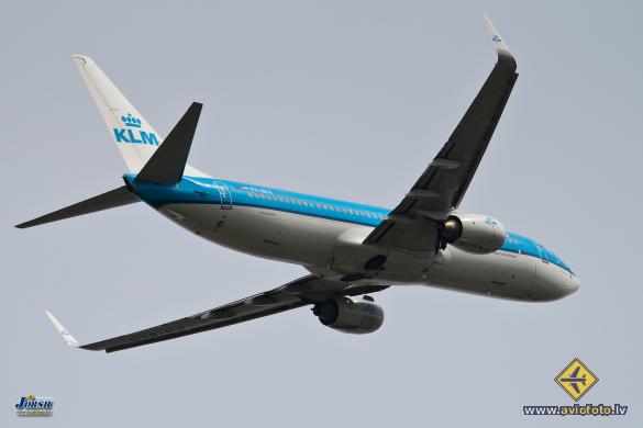 Boeing 737-8K2