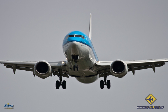 Boeing 737-8K2