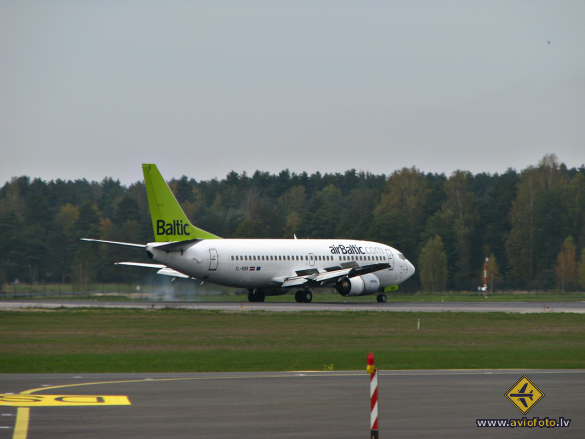 Boeing 737-31S