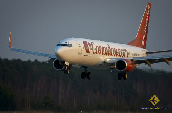 Boeing 737-8S3