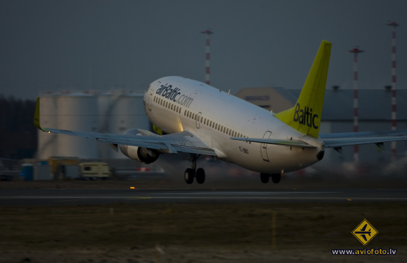Boeing 737-33V
