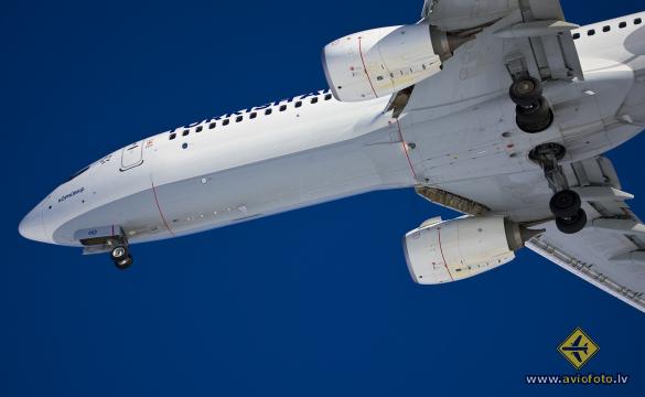 Boeing 737-8F2