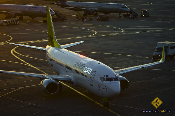 Boeing 737-36Q
