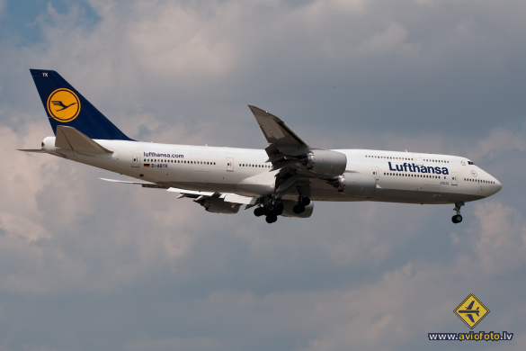 Boeing 747-830