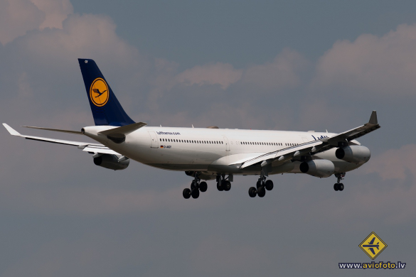 Airbus A340-313X